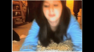 [Omegle] Busty & Chubby Teen Stuffs Her Pussy